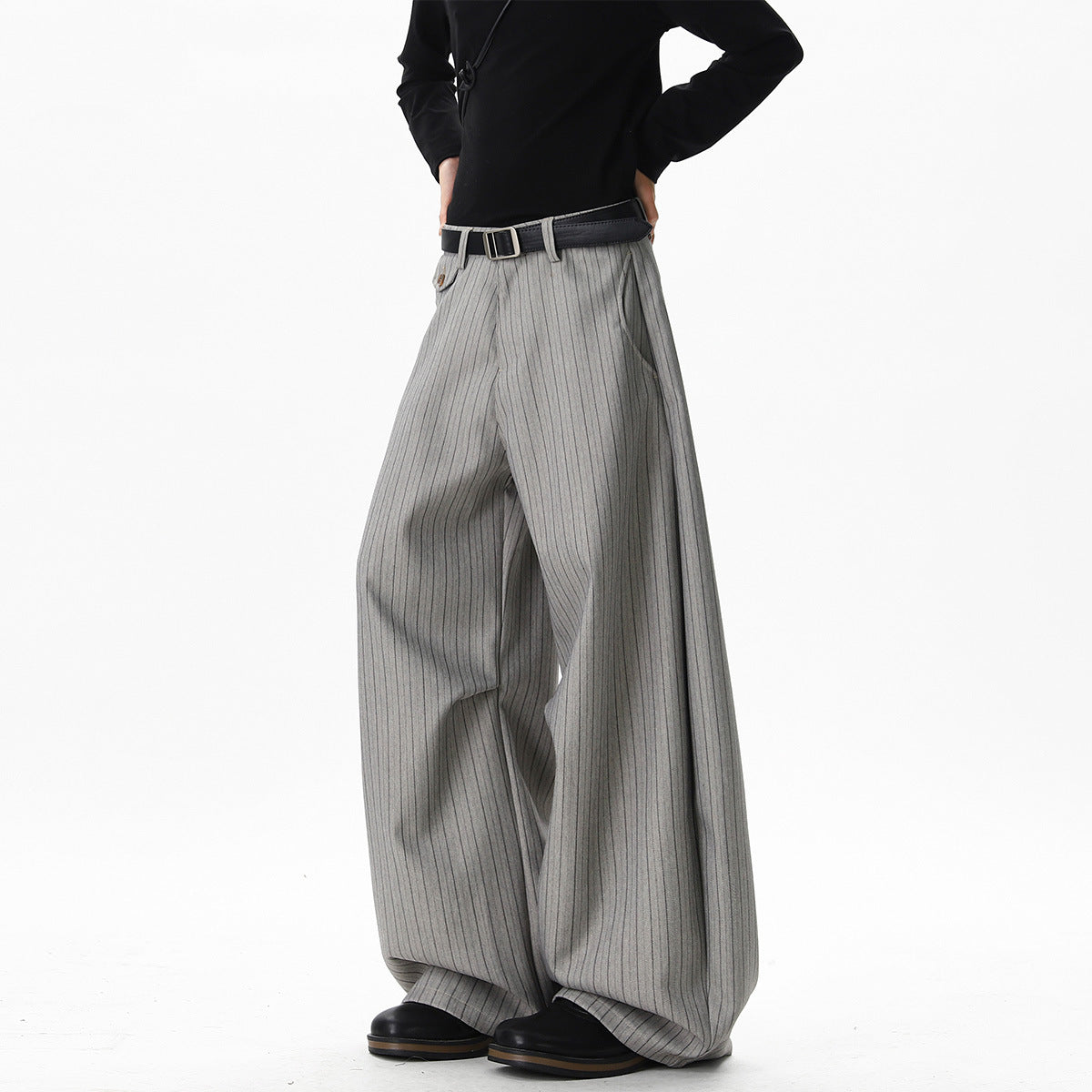 Pleated Wide-leg Pants